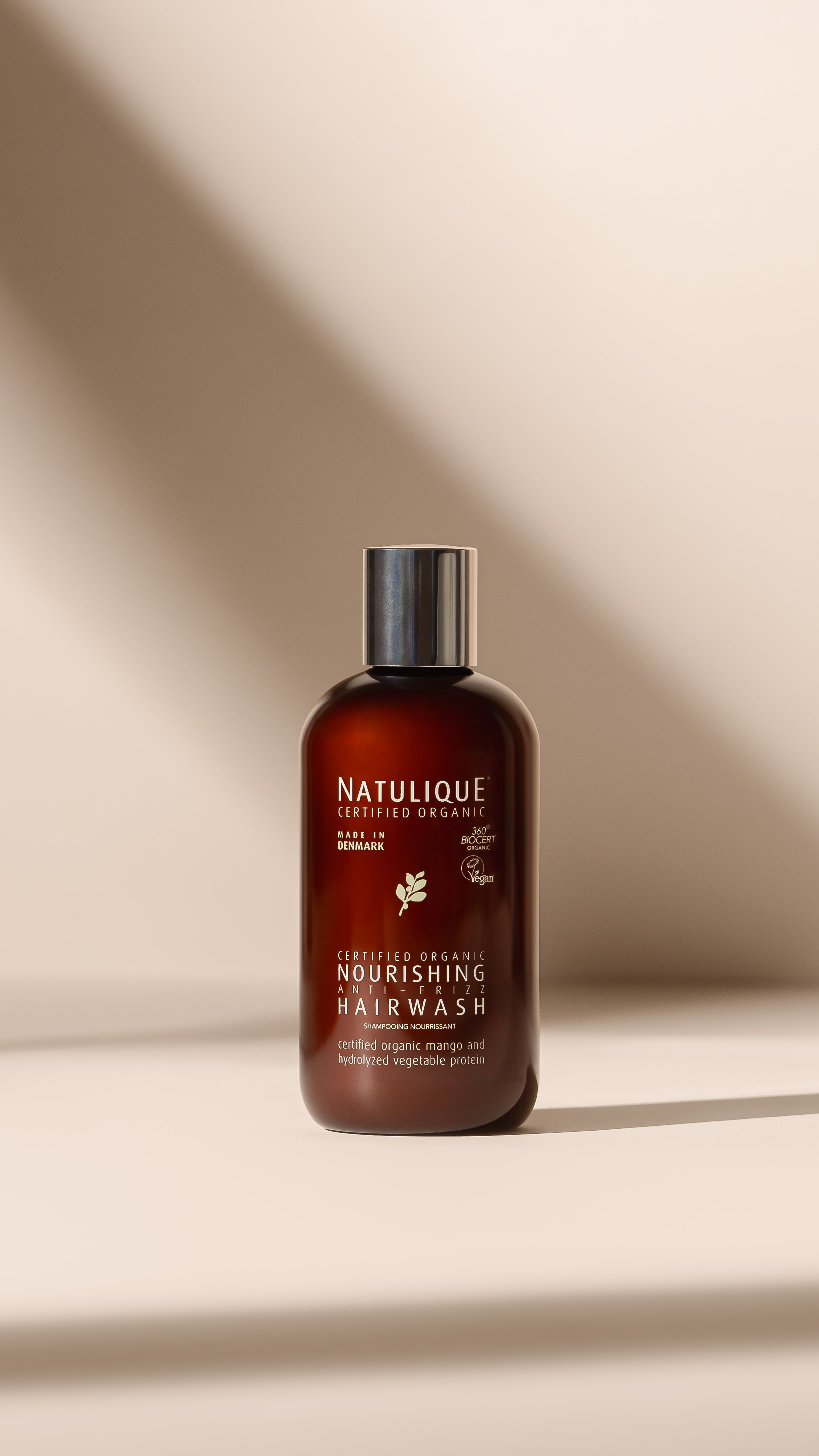 NATULIQUE Nourishing Anti-Frizz Hairwash